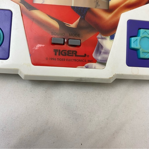 Basketball - Vintage 1988 Tiger Electronic Handheld LCD Video Game WORKS - Picture 3 of 9